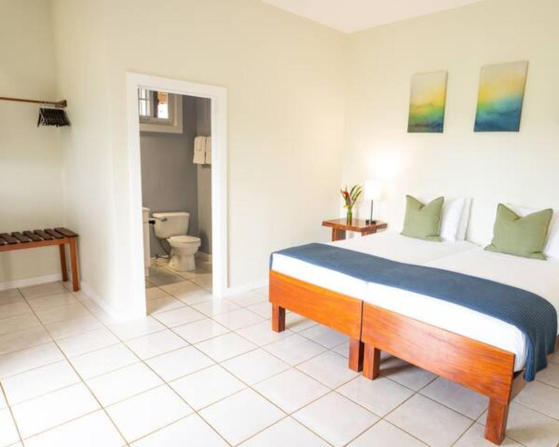 Casa Marlin Bed & Breakfast Bocas del Toro Exterior photo