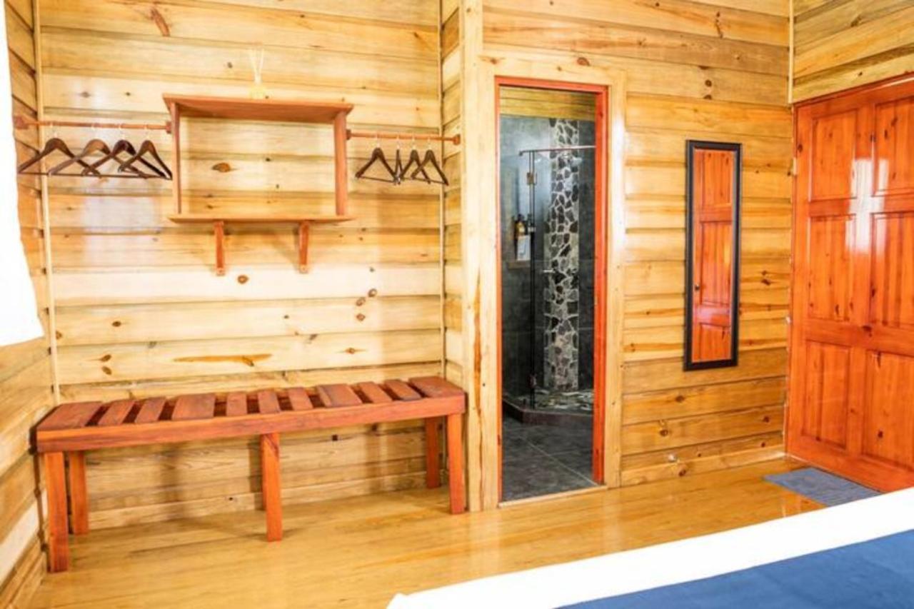 Casa Marlin Bed & Breakfast Bocas del Toro Exterior photo